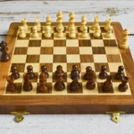 Magnetic chess set with queens