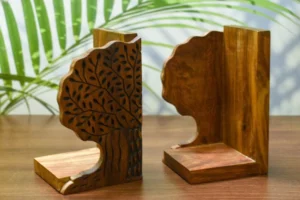Minimalist table decor trends