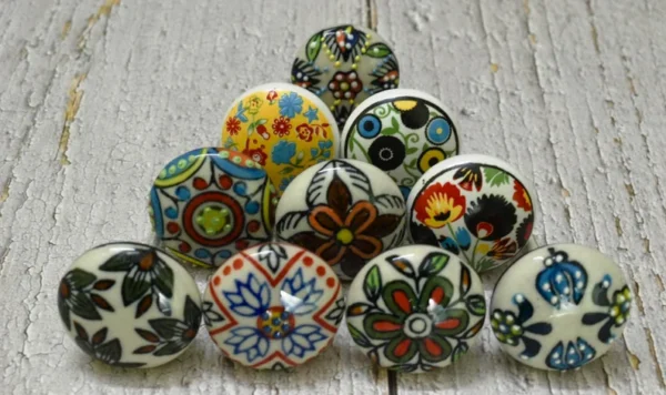 Decorative cabinet door knobs