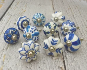 Decorative cabinet door knobs
