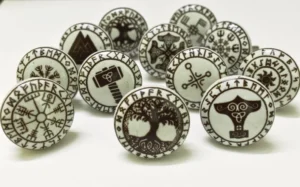 Decorative cabinet door knobs