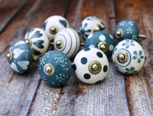 Decorative cabinet door knobs