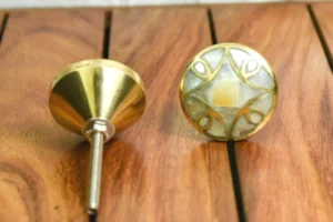 Decorative cabinet door knobs